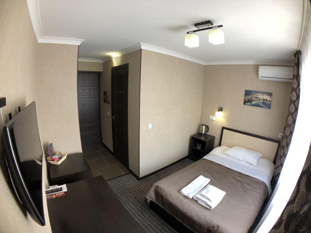 Otel Nivki 3*